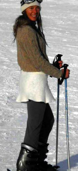 Skirt over pants in ivory skiing